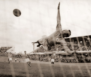 Burmese Soccer Team Barnstorms [Takeo Nakai,  from Asahi Shimbun News Photography 1956] Thumbnail Images