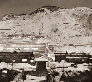 鉱山夜景 [丸田豊久, カメラ毎日 1956年7月号より]のサムネイル画像
