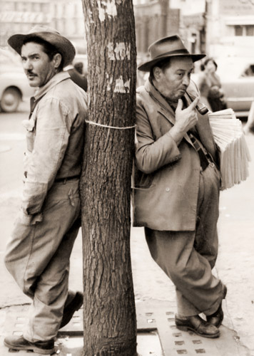 2人の労働者 [小林大二, カメラ毎日 1956年7月号より] パブリックドメイン画像 