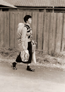 主婦 [尾田ユタカ, カメラ毎日 1956年7月号より]のサムネイル画像