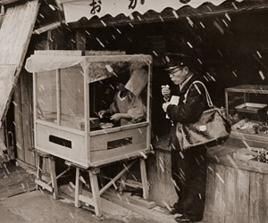 郵便さん [小谷貞広, カメラ毎日 1956年7月号より]のサムネイル画像