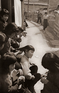 Children of Maura [Fujio Matsugi,  from Camera Mainichi July 1956] Thumbnail Images