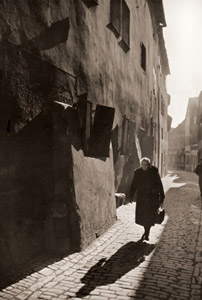 ドイツの古い町 [エドワルド・レンナー, カメラ毎日 1956年7月号より]のサムネイル画像