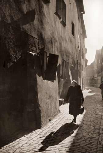 ドイツの古い町 [エドワルド・レンナー, カメラ毎日 1956年7月号より] パブリックドメイン画像 
