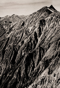 山肌 [伊藤則美, 1953年, アサヒカメラ 1954年2月号より]のサムネイル画像