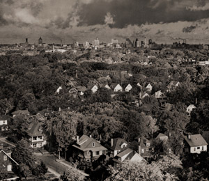 ロチェスター市遠望 [アンセル・アダムス, アサヒカメラ 1954年2月号より]のサムネイル画像