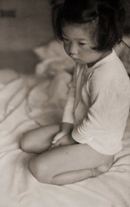オネショ [田中光常, アサヒカメラ 1954年2月号より]のサムネイル画像
