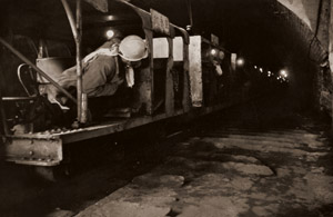 炭鉱にて #2 [三堀家義, ARS CAMERA 1954年12月号より]のサムネイル画像
