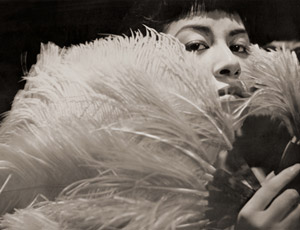 Feather Fan [Akira Kobayashi,  from ARS CAMERA December 1954] Thumbnail Images