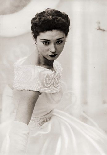 白いドレス [早田雄二, ARS CAMERA 1954年12月号より] パブリックドメイン画像 