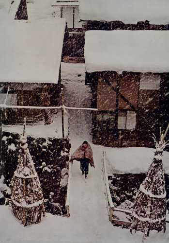雪の日 [丹羽英雄, ARS CAMERA 1954年12月号より] パブリックドメイン画像 