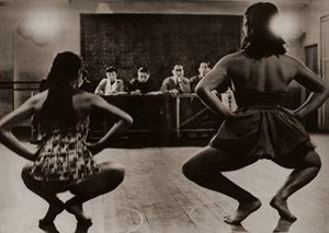 少女歌劇入試風景 [中西浩, 1956年, ARS CAMERA 1954年12月号より]のサムネイル画像