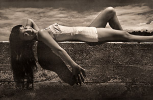 日光浴 [福田勝治, ARS CAMERA 1954年12月号より]のサムネイル画像