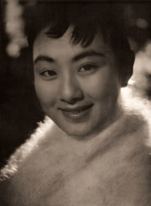 Woman in White Muff [Katsuji Fukuda,  from ARS CAMERA December 1954] Thumbnail Images