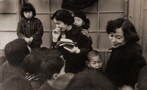 子供会の校長さん [川田喜久治, ARS CAMERA 1954年12月号より]のサムネイル画像