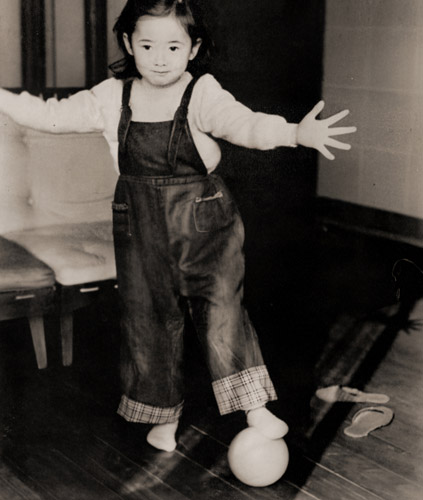 The Reception Room is a Playground [Gen Otsuka,  from ARS CAMERA December 1954]