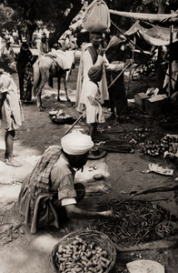 田舎の市場 [阿部展也, ARS CAMERA 1954年12月号より]のサムネイル画像