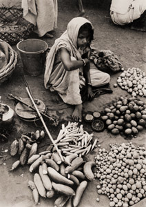 Vegetable Market in Benares [Nobuya Abe,  from ARS CAMERA December 1954] Thumbnail Images