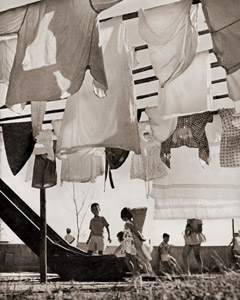 物干場にて [本田喜八郎, ARS CAMERA 1954年12月号より]のサムネイル画像