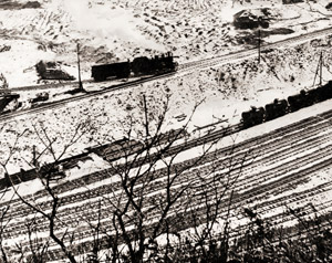 初冬の貯炭場 [米田実, アサヒカメラ 1956年4月号より]のサムネイル画像