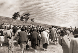 若草山にて [入江泰吉, アサヒカメラ 1956年4月号より]のサムネイル画像