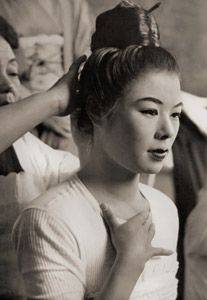 琉球の女 [真継不二夫, アサヒカメラ 1956年4月号より]のサムネイル画像