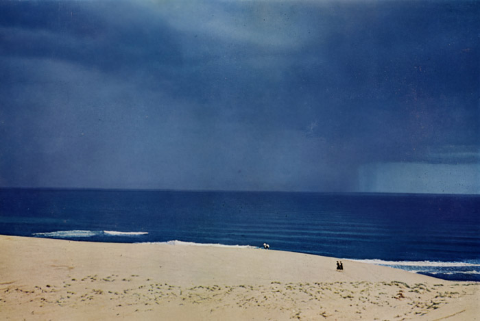 雷雨の日本海 [島村安彦, 1955年, カメラ毎日 1956年5月号より] パブリックドメイン画像 