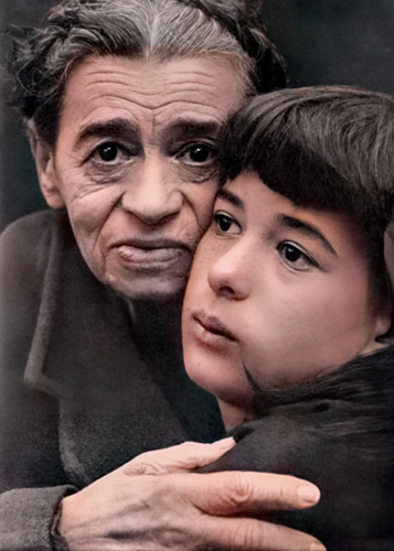無題（老婆と孫娘） [フィリップ・ハルスマン, アサヒカメラ 1952年5月号より] パブリックドメイン画像 