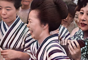 笑い [山本謹也, 日本カメラ 1956年2月号より]のサムネイル画像