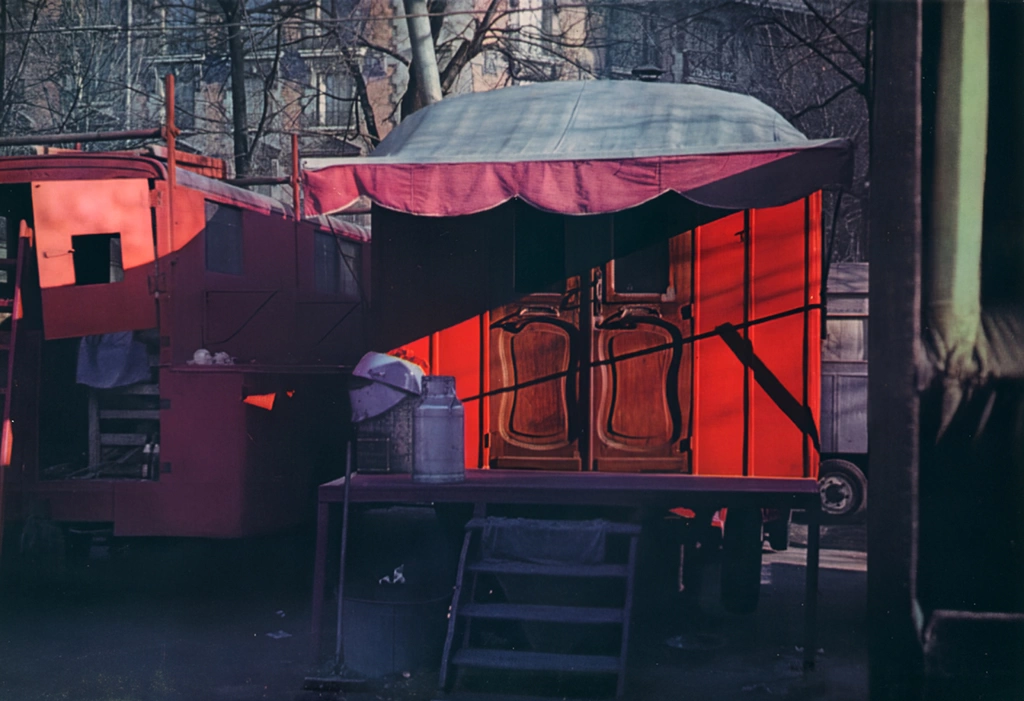 Bohemian Waggons, Paris